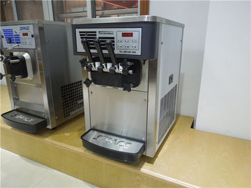 เครื่องทำไอศกรีมเชิงพาณิชย์ขนาดเล็กบนโต๊ะเครื่องแป้งแฝด 20 ลิตร / ชั่วโมง
